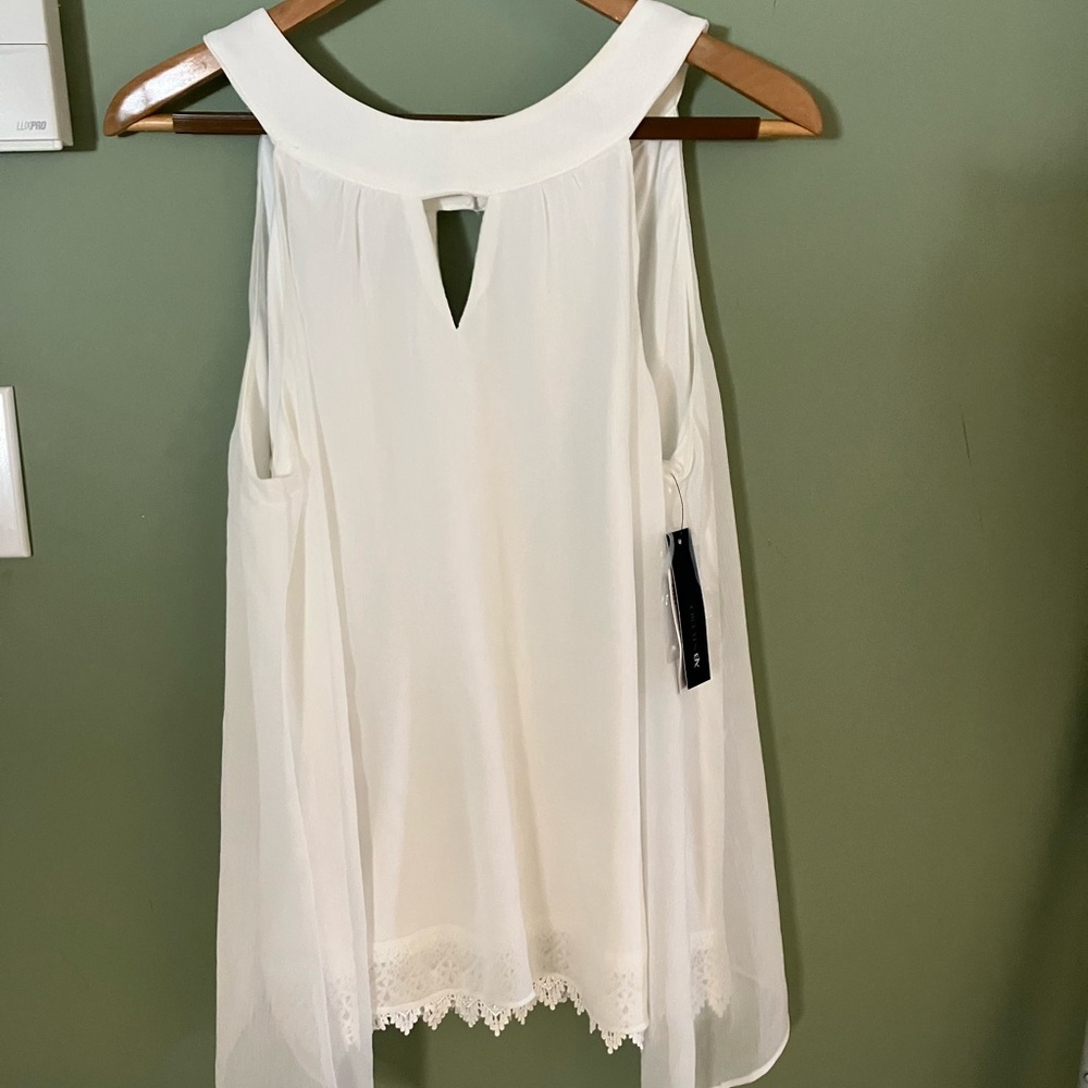 White Blouse sleeveless
